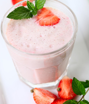 Strawberry Cheesecake Milkshake | Mooo Recipes
